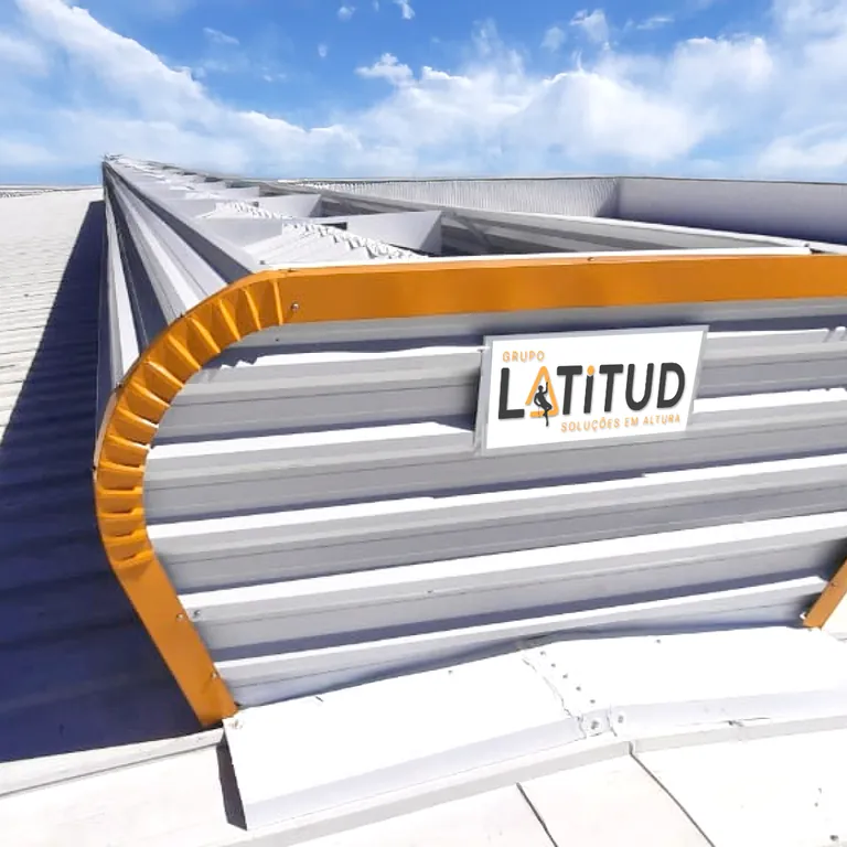 Inspeção técnica de lanternim industrial para ventilação natural