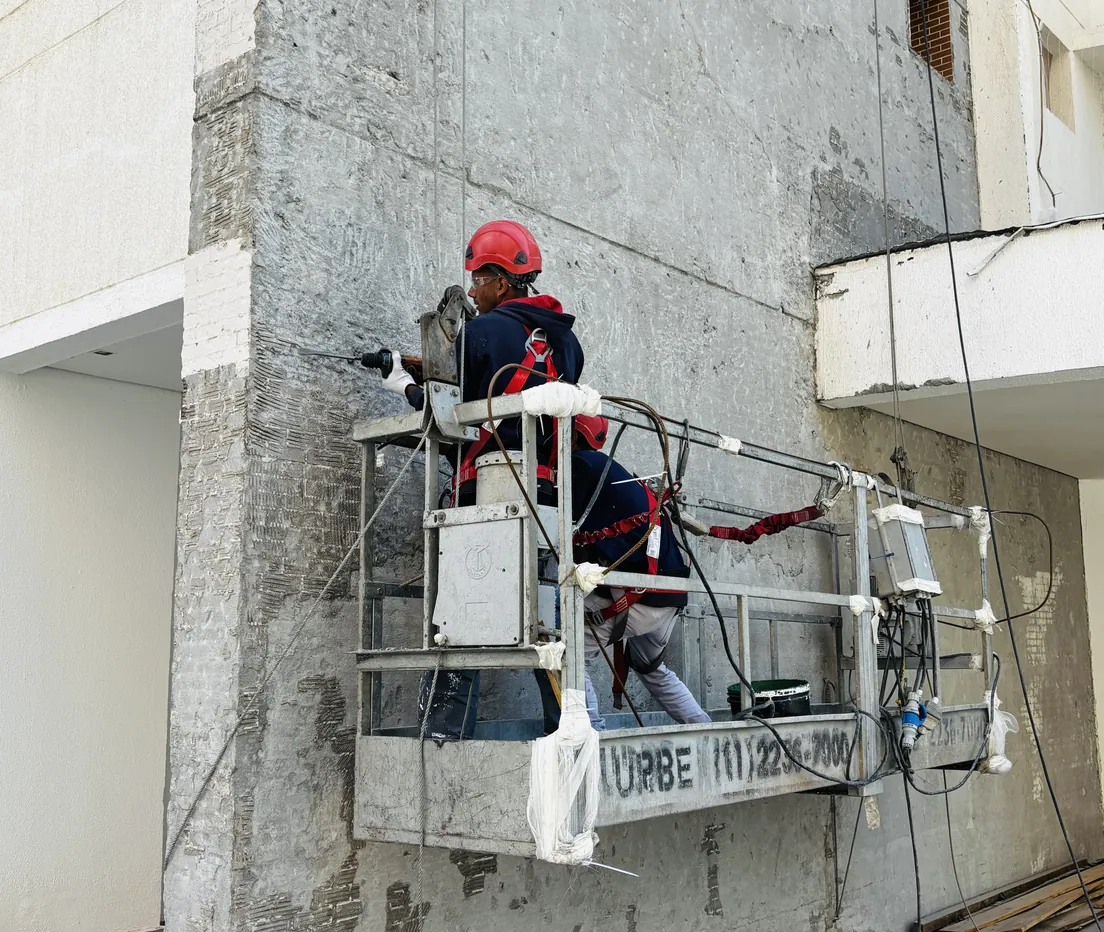 Retrofit de Fachadas — equipe Latitud em campo