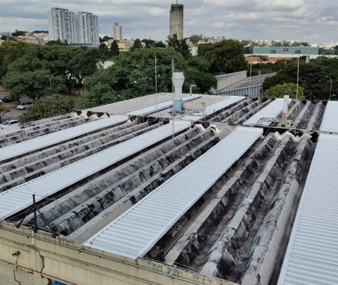 Retrofit de Coberturas — equipe Latitud em campo
